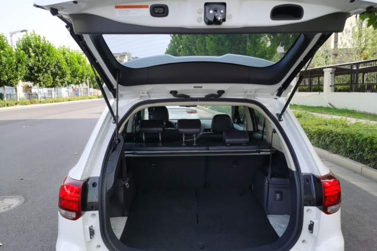 Used Mitsubishi Outlander 2019 2.4L 4x4 Zhi Xiang Edition 7 Seats China VI Standard Trunk