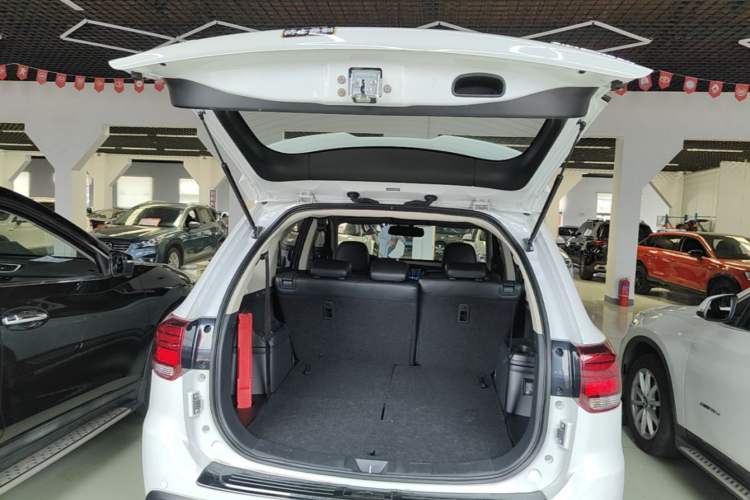 Used Mitsubishi Outlander 2019 2.0L Two-Wheel Drive Comfort Edition 7-Seater China VI Standard Trunk