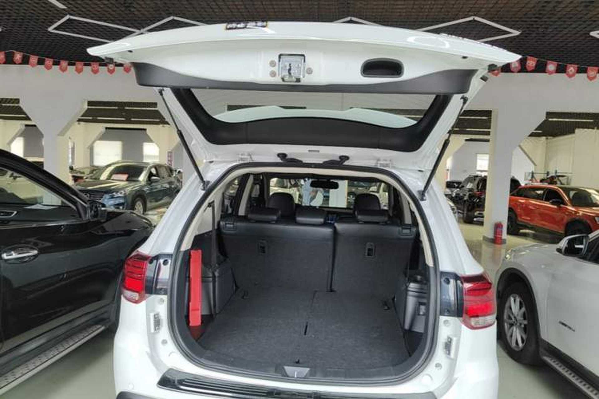 Used Mitsubishi Outlander 2019 2.0L Two-Wheel Drive Comfort Edition 7-Seater China VI Standard Trunk