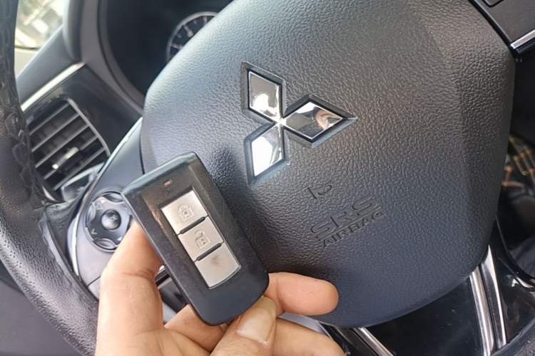Used Mitsubishi Outlander 2019 2.0L Two-Wheel Drive Comfort Edition 5 Seats China V Standard Vehicle Key