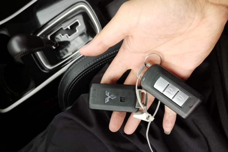 Used Mitsubishi Outlander 2019 2.0L Two-Wheel Drive Comfort Edition 5 Seats China VI Standard Vehicle Key