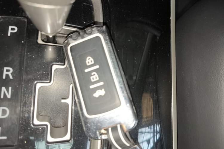 Used Mitsubishi Outlander 2019 2.4L 4x4 Zhi Xiang Edition 5 Seats China VI Standard Vehicle Key