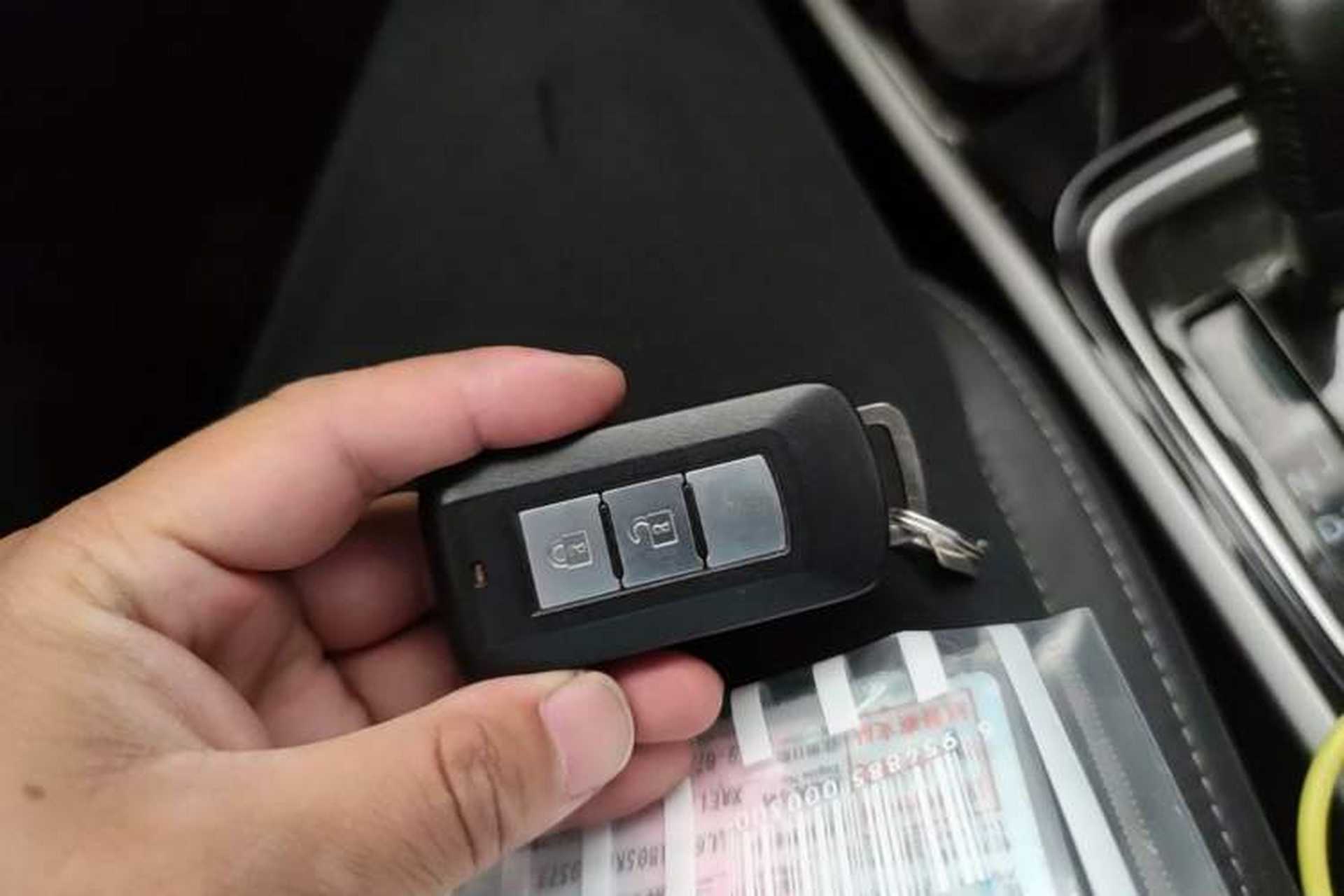 Used Mitsubishi Outlander 2019 2.0L Two-Wheel Drive Comfort Edition 5 Seats China VI Standard Vehicle Key