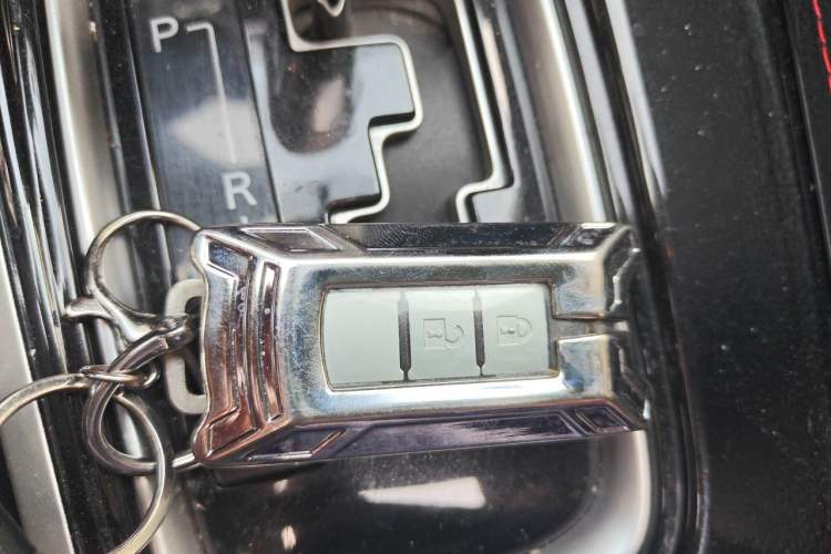 Used Mitsubishi Outlander 2019 2.0L Two-Wheel Drive Comfort Edition 5 Seats China VI Standard Vehicle Key