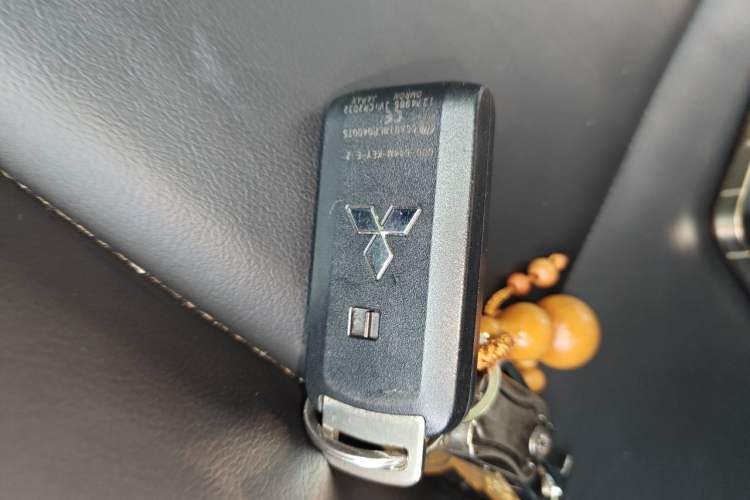 Used Mitsubishi Outlander 2019 2.0L Two-Wheel Drive Comfort Edition 5 Seats China VI Standard Vehicle Key