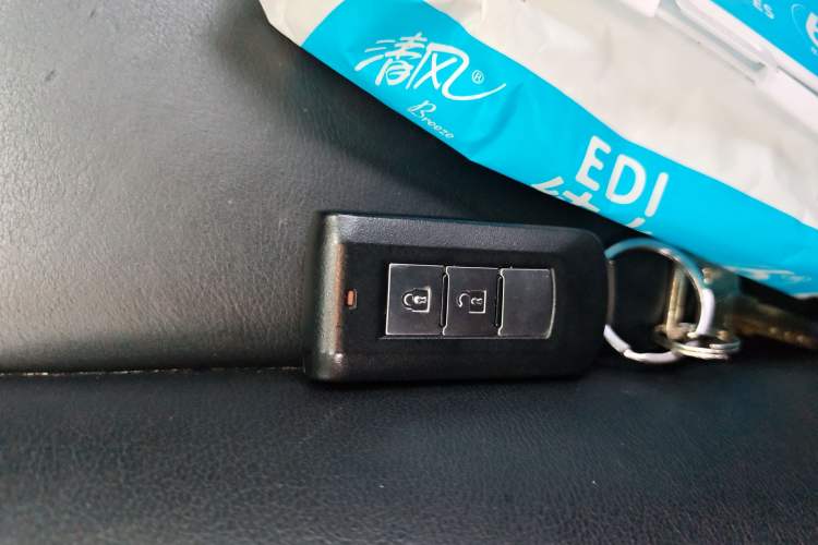 Used Mitsubishi Outlander 2019 2.0L Two-Wheel Drive Comfort Edition 5 Seats China VI Standard Vehicle Key