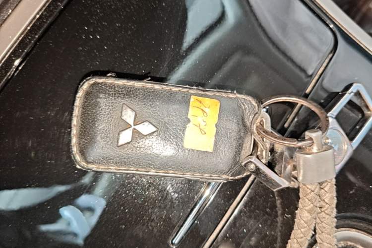 Used Mitsubishi Outlander 2019 2.4L 4x4 Zhi Xiang Edition 5 Seats China VI Standard Vehicle Key