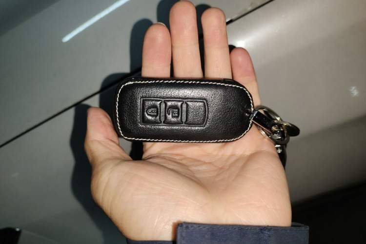 Used Mitsubishi Outlander 2019 2.0L Two-Wheel Drive Comfort Edition 5 Seats China VI Standard Vehicle Key