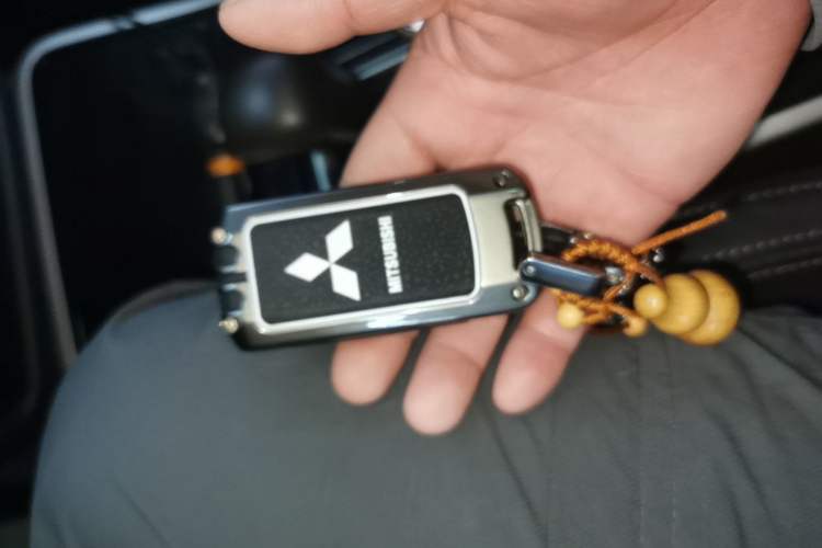 Used Mitsubishi Outlander 2019 2.0L Two-Wheel Drive Comfort Edition 5 Seats China V Standard Vehicle Key