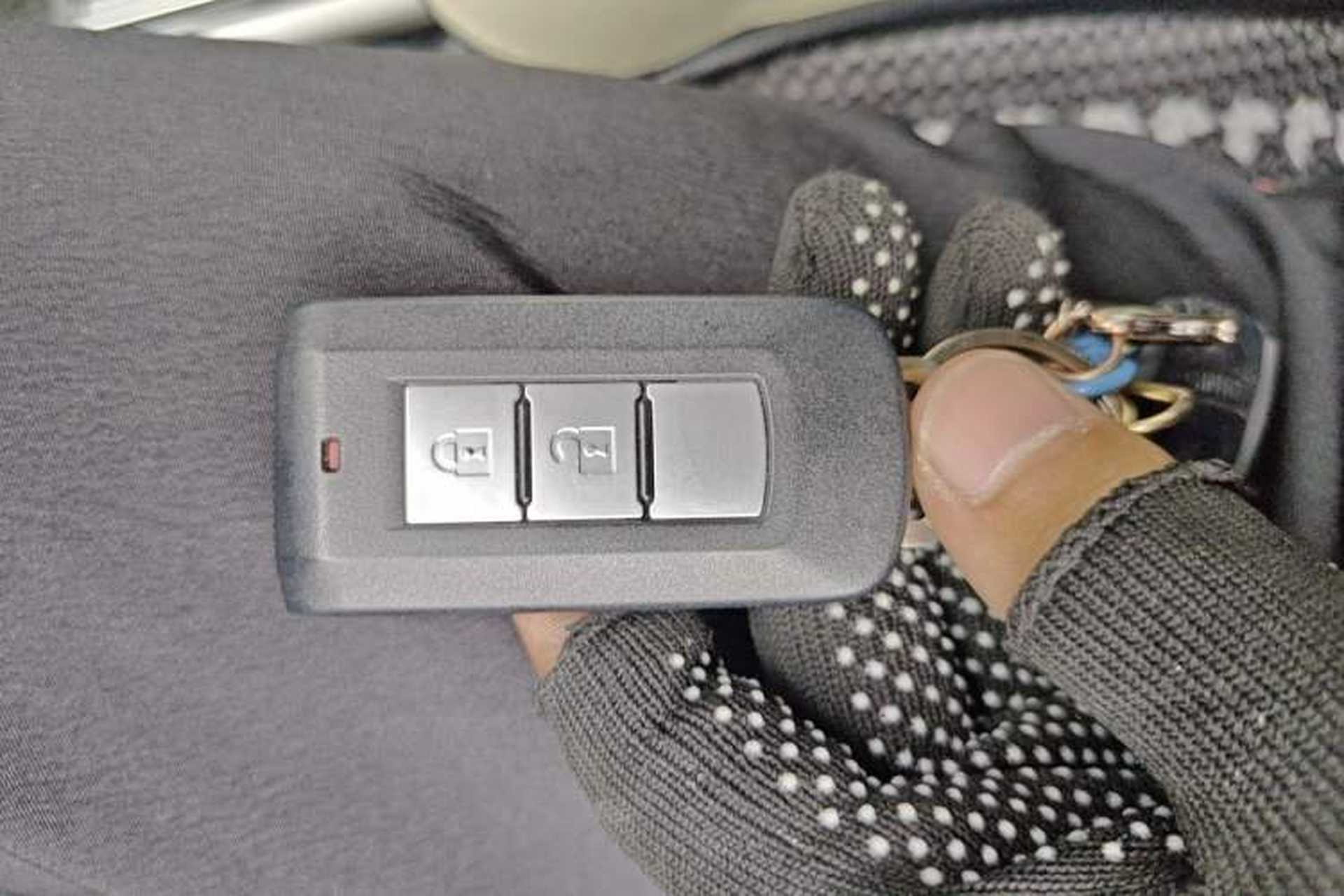 Used Mitsubishi Outlander 2019 2.0L Two-Wheel Drive Comfort Edition 5 Seats China VI Standard Vehicle Key