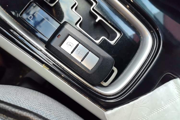 Used Mitsubishi Outlander 2019 2.0L Two-Wheel Drive Comfort Edition 5 Seats China VI Standard Vehicle Key