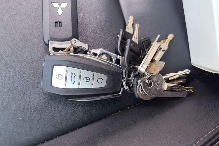 Used Mitsubishi Outlander 2019 2.0L Two-Wheel Drive Comfort Edition 5 Seats China V Standard Vehicle Key