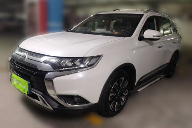 Used Mitsubishi Outlander 2019 2.4L 4x4 Zhi Xiang Edition 5 Seats China V Emission Standard