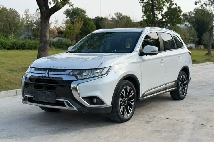 Used Mitsubishi Outlander 2019 2.0L Two-Wheel Drive Comfort Edition 7-Seater China VI Standard Guazi used car, China used car export, Used car for sale, Used  cars, Cheapest cars for sale