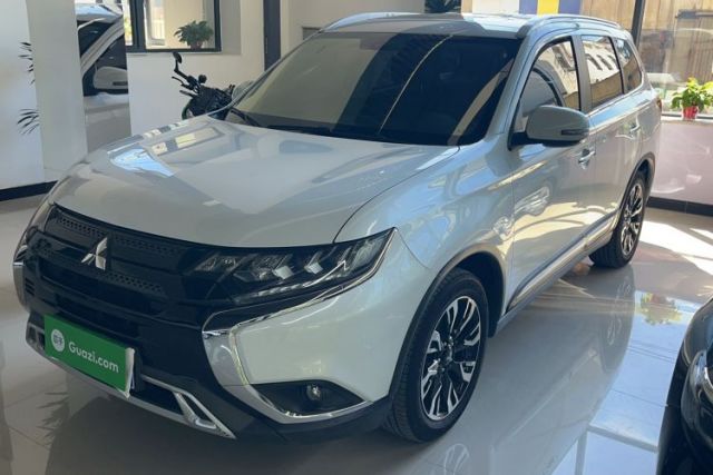 Used Mitsubishi Outlander 2019 2.4L 4x4 Zhi Xiang Edition 5 Seats China VI Standard