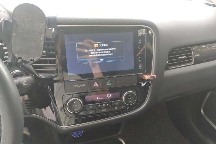 Used Mitsubishi Outlander 2019 2.4L 4x4 Zhi Xiang Edition 5 Seats China V Emission Standard Audio And AC Panel