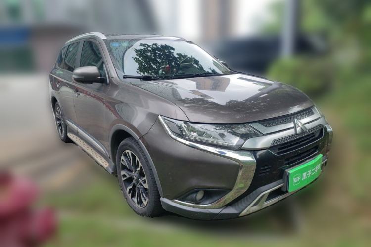 Used Mitsubishi Outlander 2019 2.0L Two-Wheel Drive Comfort Edition 5 Seats China V Standard Front Right 45 Deg