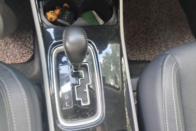Used Mitsubishi Outlander 2019 2.4L 4x4 Zhi Xiang Edition 5 Seats China V Emission Standard Gear Lever