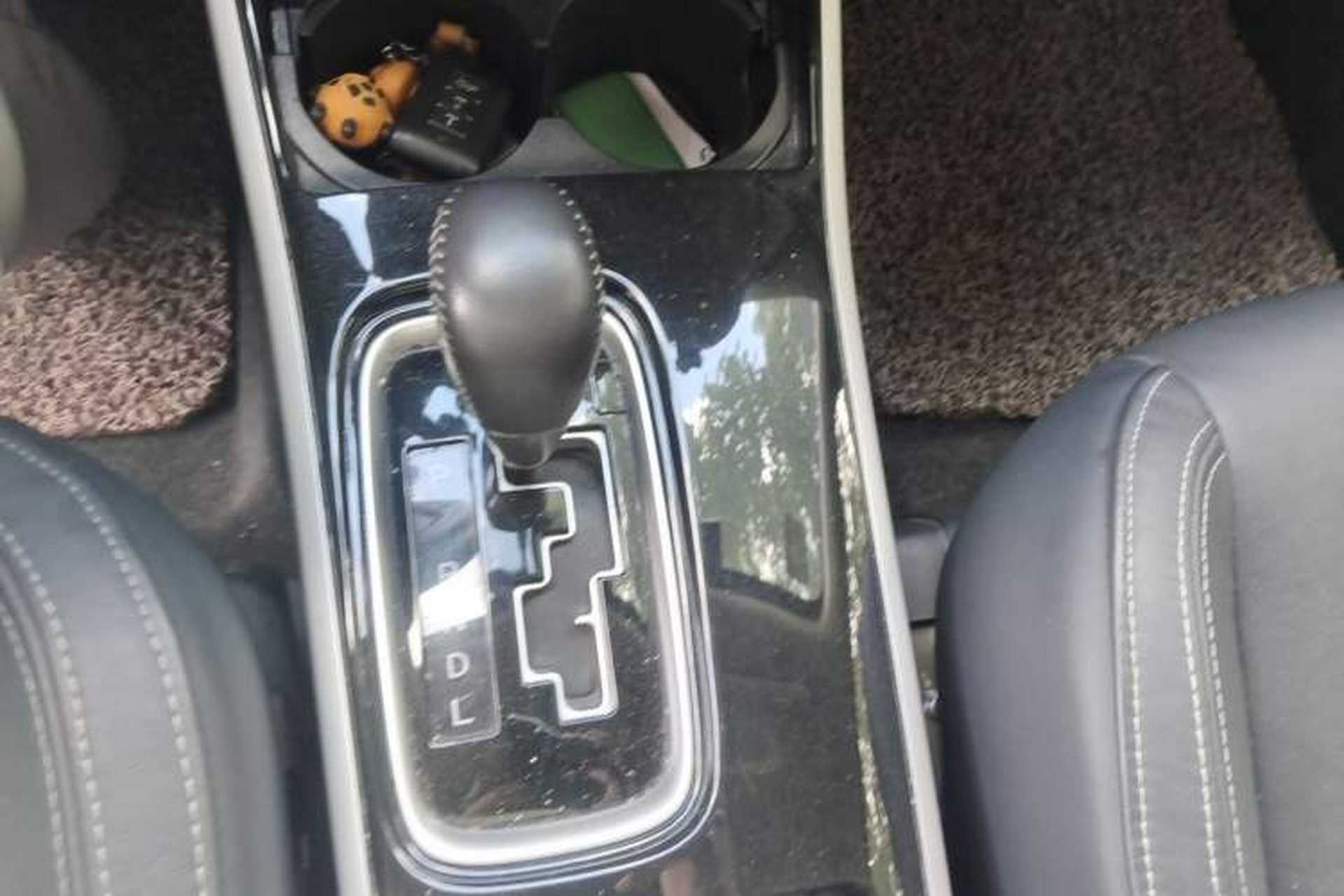 Used Mitsubishi Outlander 2019 2.4L 4x4 Zhi Xiang Edition 5 Seats China V Emission Standard Gear Lever