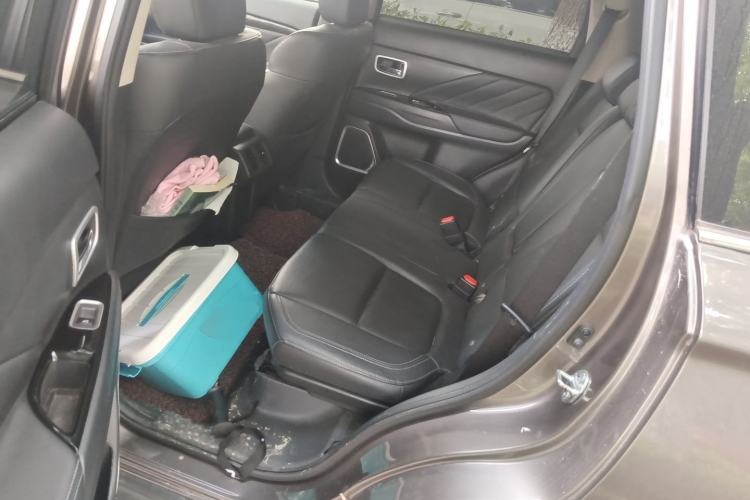 Used Mitsubishi Outlander 2019 2.4L 4x4 Zhi Xiang Edition 5 Seats China V Emission Standard Left Rear Seat