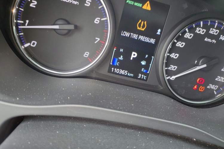 Used Mitsubishi Outlander 2019 2.0L Two-Wheel Drive Comfort Edition 5 Seats China V Standard Odometer Close Up