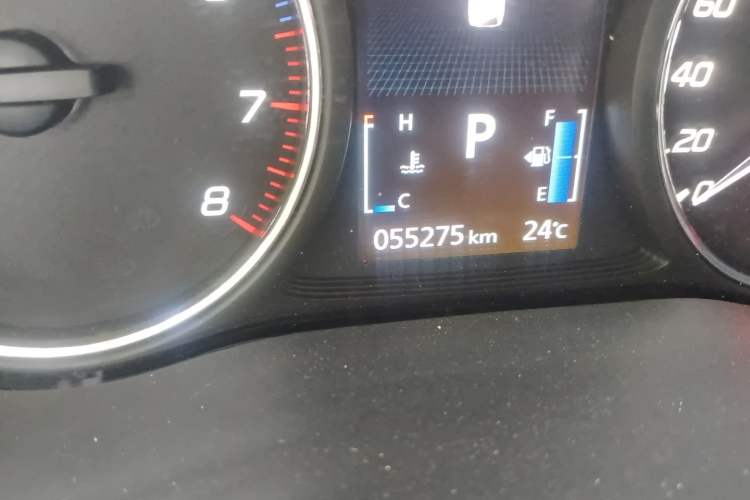 Used Mitsubishi Outlander 2019 2.4L 4x4 Zhi Xiang Edition 5 Seats China V Emission Standard Odometer Close Up
