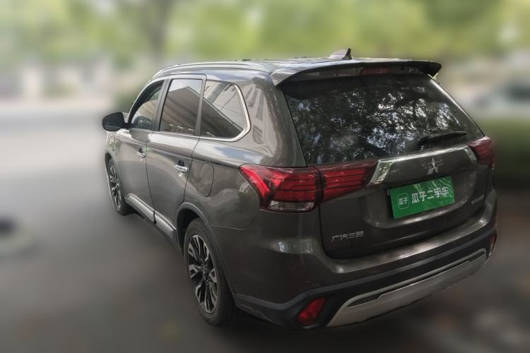 Used Mitsubishi Outlander 2019 2.4L 4x4 Zhi Xiang Edition 5 Seats China V Emission Standard Rear Left 45 Deg