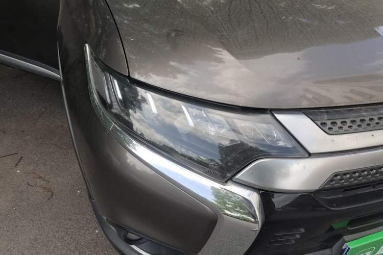 Used Mitsubishi Outlander 2019 2.4L 4x4 Zhi Xiang Edition 5 Seats China V Emission Standard Right Front Headlight