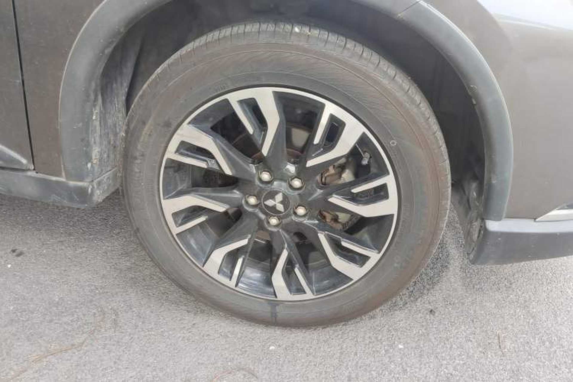 Used Mitsubishi Outlander 2019 2.4L 4x4 Zhi Xiang Edition 5 Seats China V Emission Standard Right Front Wheel Hub