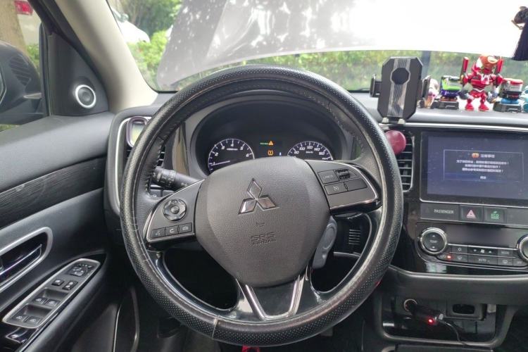 Used Mitsubishi Outlander 2019 2.0L Two-Wheel Drive Comfort Edition 5 Seats China V Standard Steering Wheel