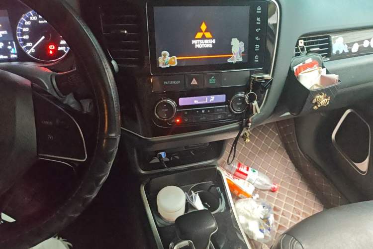 Used Mitsubishi Outlander 2020 2.0L Two-Wheel Drive Enjoyment Version 5 Seats Audio And AC Panel