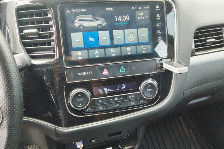 Used Mitsubishi Outlander 2020 2.4L 4x4 Zhi Xiang Edition 7-Seater Audio And AC Panel