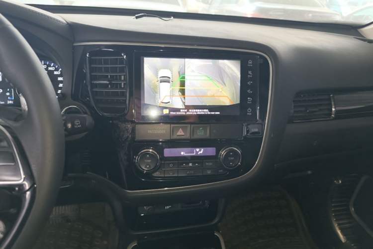 Used Mitsubishi Outlander 2020 2.4L 4x4 Zhi Xiang Edition 5 Seats Audio And AC Panel
