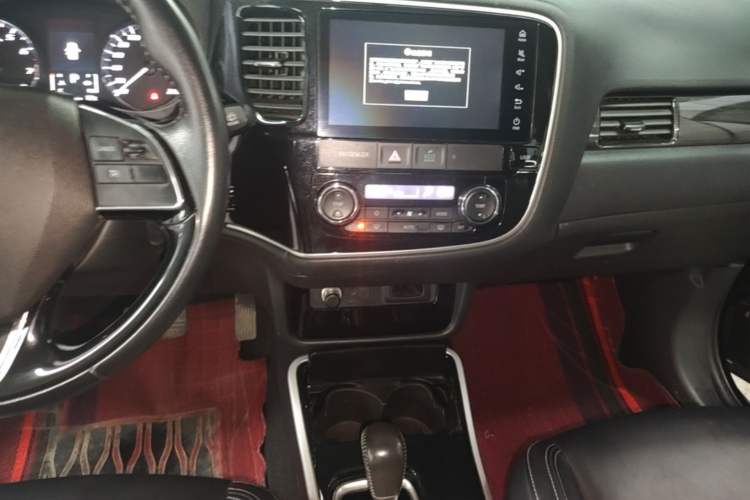 Used Mitsubishi Outlander 2020 2.0L Two-Wheel Drive Enjoyment Version 5 Seats Audio And AC Panel