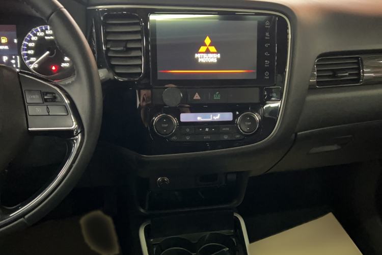 Used Mitsubishi Outlander 2020 2.0L Two-Wheel Drive Comfort Edition 5 Seats Audio And AC Panel
