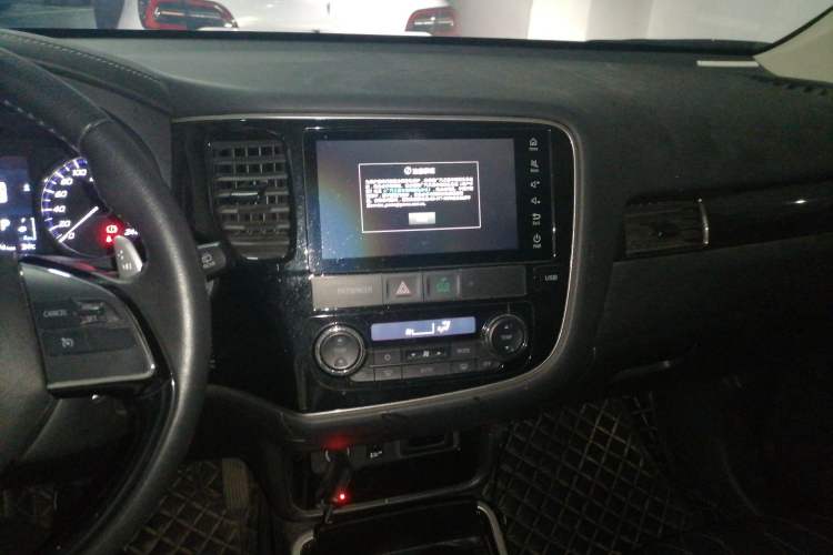 Used Mitsubishi Outlander 2020 2.4L 4x4 Zhi Xiang Edition 7-Seater Audio And AC Panel