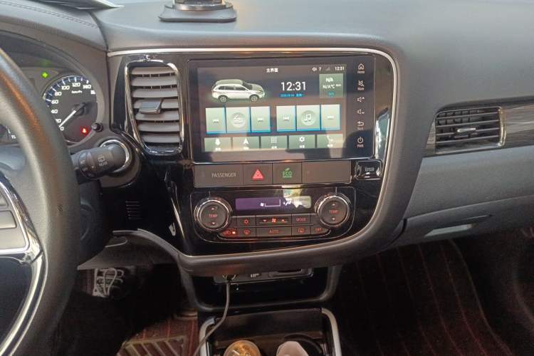 Used Mitsubishi Outlander 2020 2.4L 4x4 Zhi Xiang Edition 7-Seater Audio And AC Panel