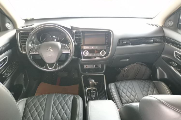 Used Mitsubishi Outlander 2020 2.0L Two-Wheel Drive Enjoyment Version 5 Seats Center Console