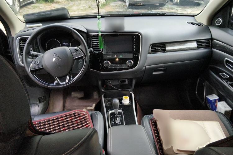 Used Mitsubishi Outlander 2020 2.0L Two-Wheel Drive Enjoyment Version 5 Seats Center Console
