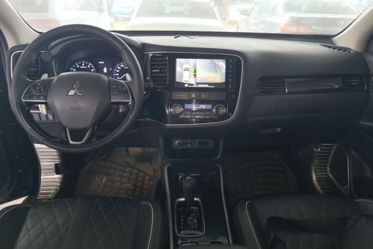 Used Mitsubishi Outlander 2020 2.4L 4x4 Zhi Xiang Edition 5 Seats Center Console