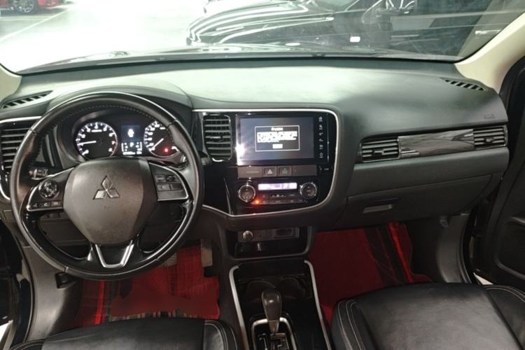 Used Mitsubishi Outlander 2020 2.0L Two-Wheel Drive Enjoyment Version 5 Seats Center Console
