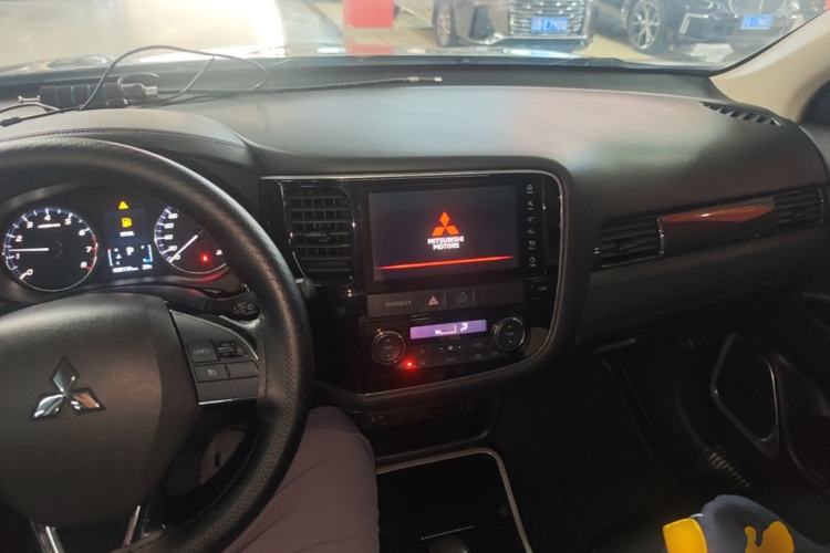 Used Mitsubishi Outlander 2020 2.0L Two-Wheel Drive Enjoyment Version 5 Seats Center Console