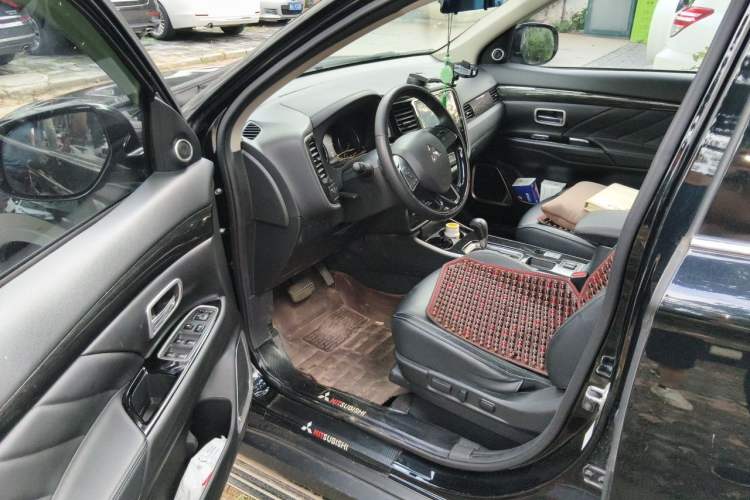 Used Mitsubishi Outlander 2020 2.0L Two-Wheel Drive Enjoyment Version 5 Seats Driver Seat