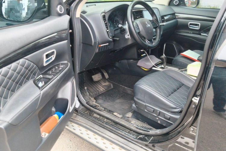 Used Mitsubishi Outlander 2020 2.4L 4x4 Zhi Xiang Edition 7-Seater Driver Seat
