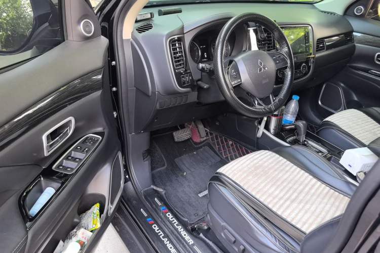 Used Mitsubishi Outlander 2020 2.0L Two-Wheel Drive Enjoyment Version 5 Seats Driver Seat