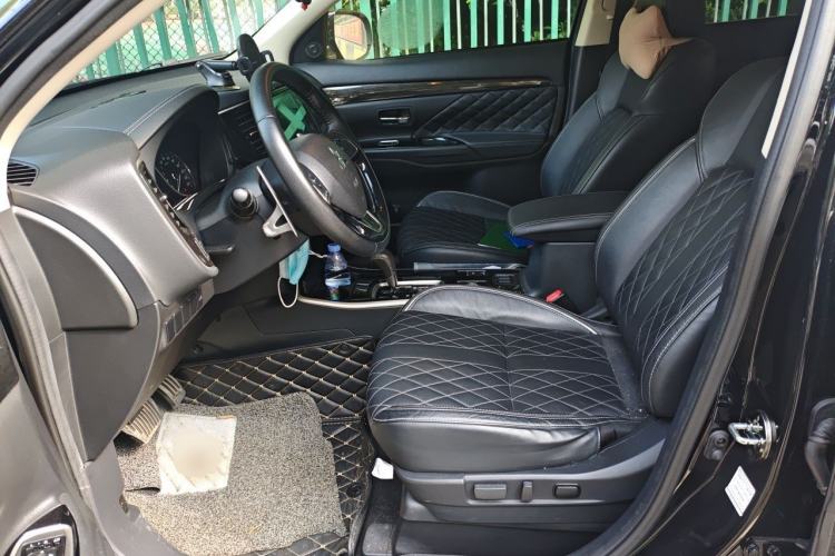Used Mitsubishi Outlander 2020 2.4L 4x4 Zhi Xiang Edition 5 Seats Driver Seat