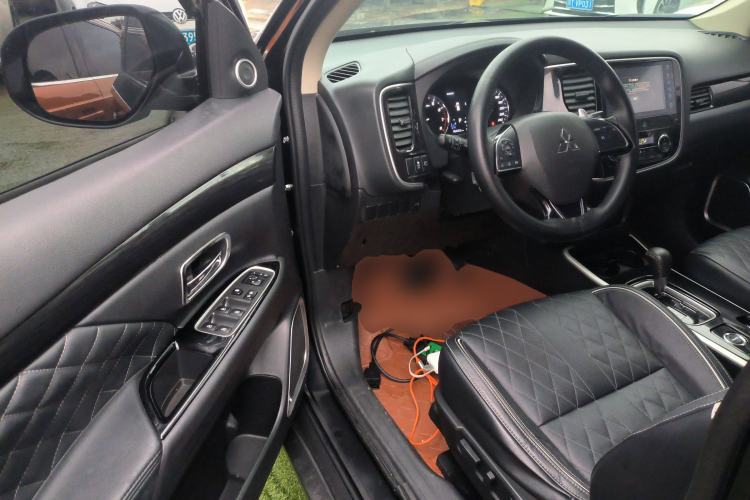 Used Mitsubishi Outlander 2020 2.4L 4x4 Zhi Xiang Edition 7-Seater Driver Seat