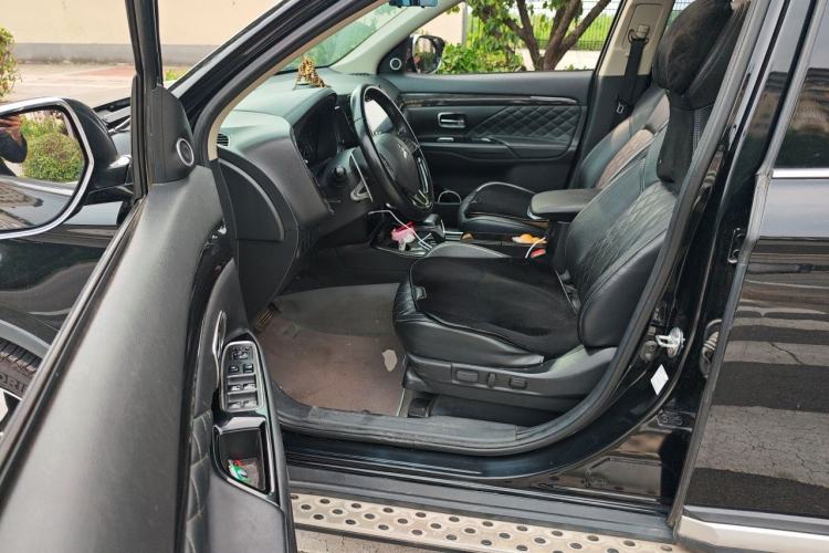 Used Mitsubishi Outlander 2020 2.4L 4x4 Zhi Xiang Edition 7-Seater Driver Seat