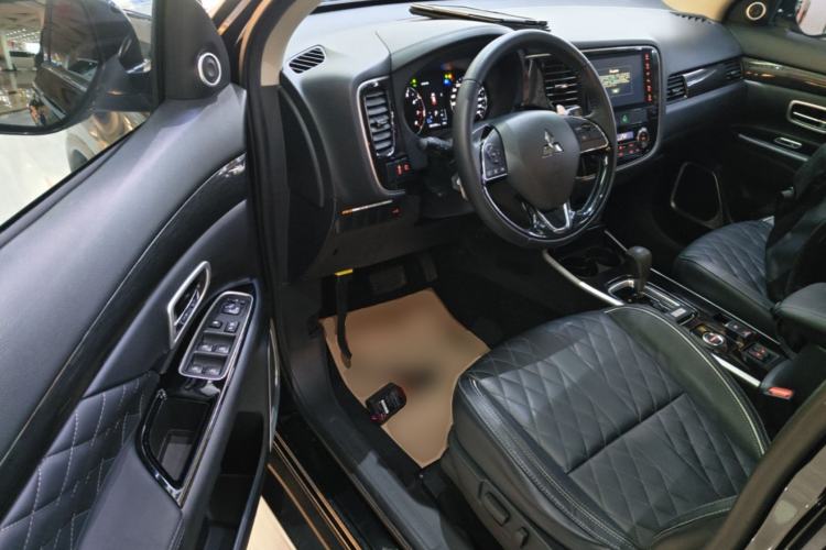 Used Mitsubishi Outlander 2020 2.4L 4x4 Zhi Xiang Edition 5 Seats Driver Seat