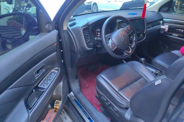 Used Mitsubishi Outlander 2020 2.0L Two-Wheel Drive Enjoyment Version 5 Seats Driver Seat